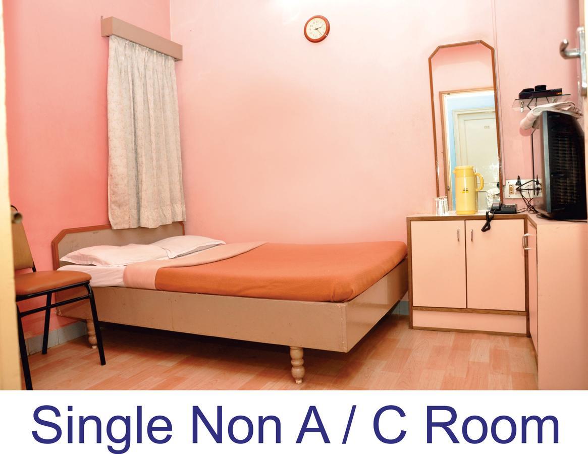 Hotel Baba Rajkot Exterior photo